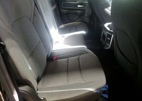 2020 Ram 1500 Big Horn/Lone Star z USA, uszkodzony, nr VIN 1C6SRFBT0LN247459